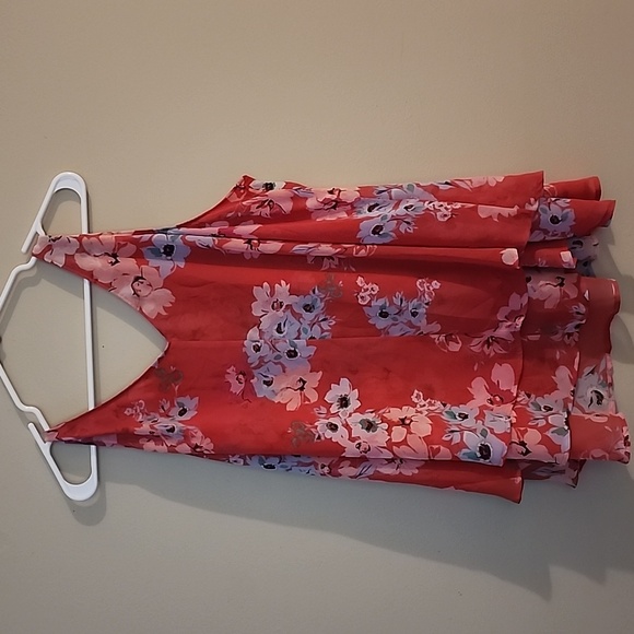Lane Bryant Red Floral Sleeveless Blouse 18 - Picture 3 of 5
